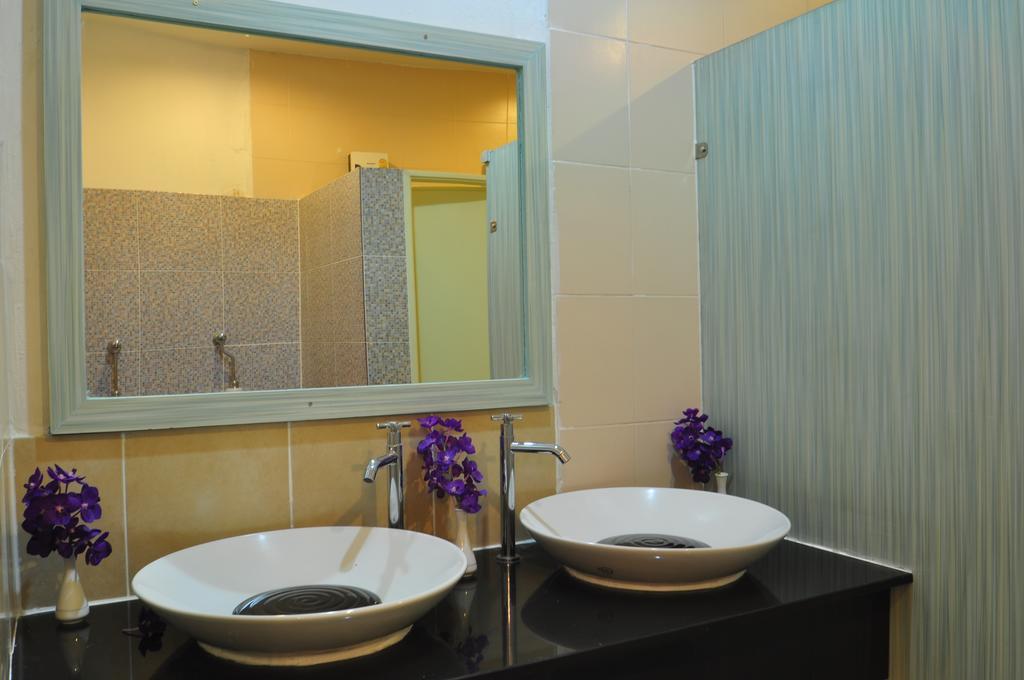 Orchid Hostel Бангкок Экстерьер фото