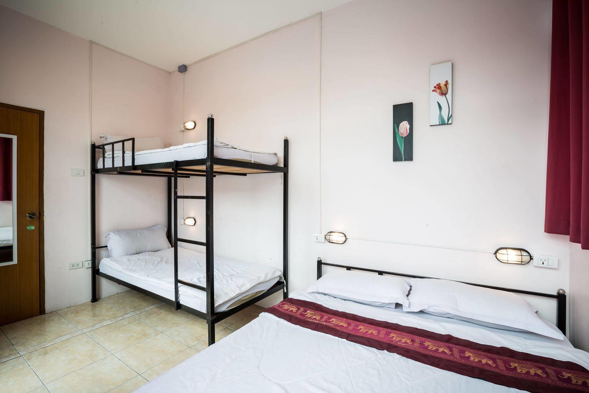 Orchid Hostel Бангкок Экстерьер фото