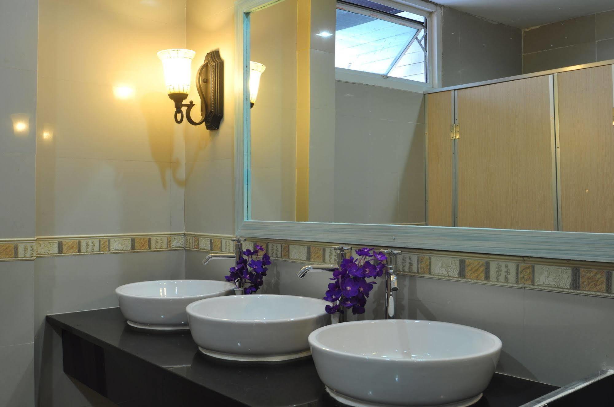 Orchid Hostel Бангкок Экстерьер фото