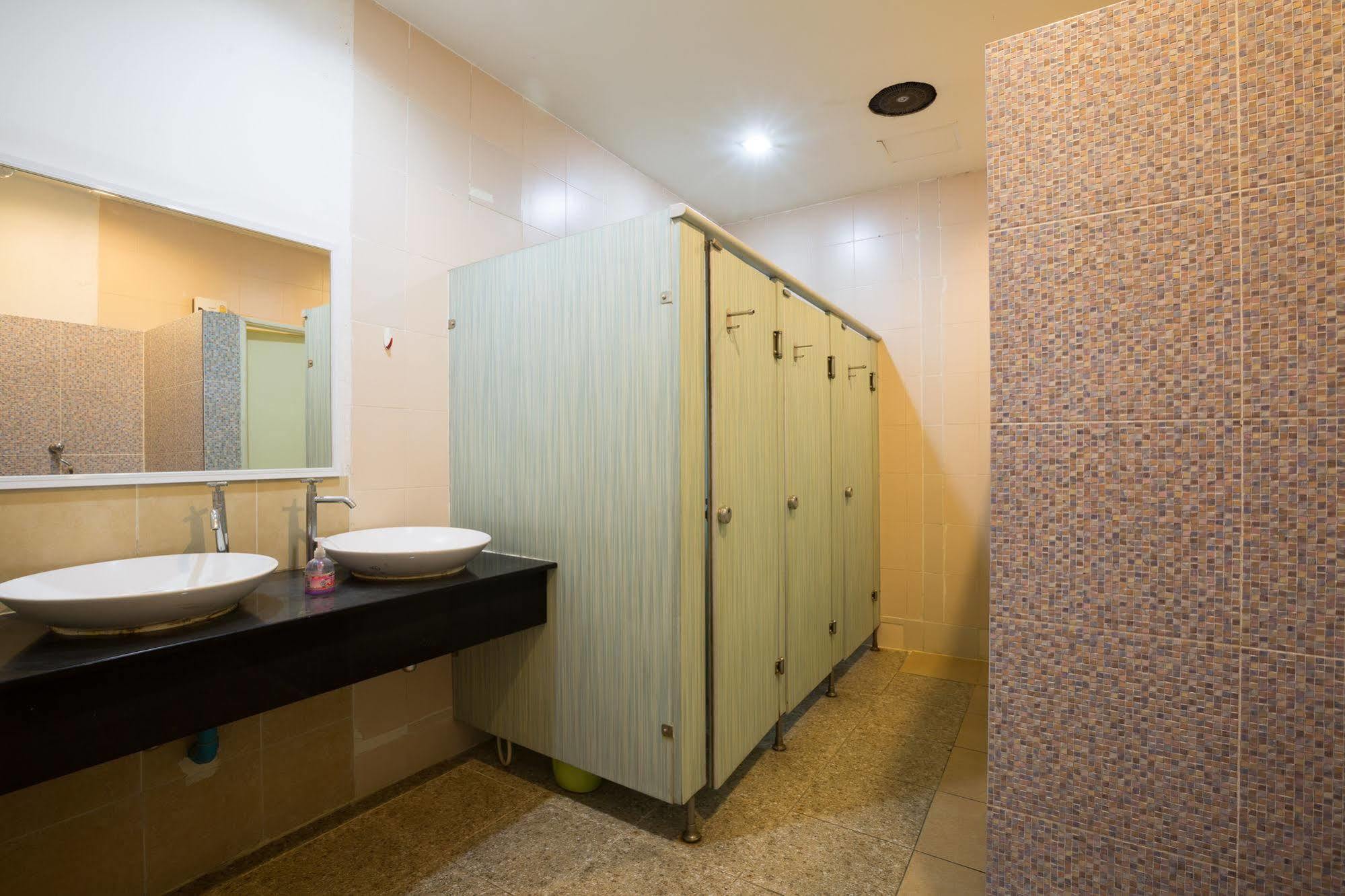 Orchid Hostel Бангкок Экстерьер фото