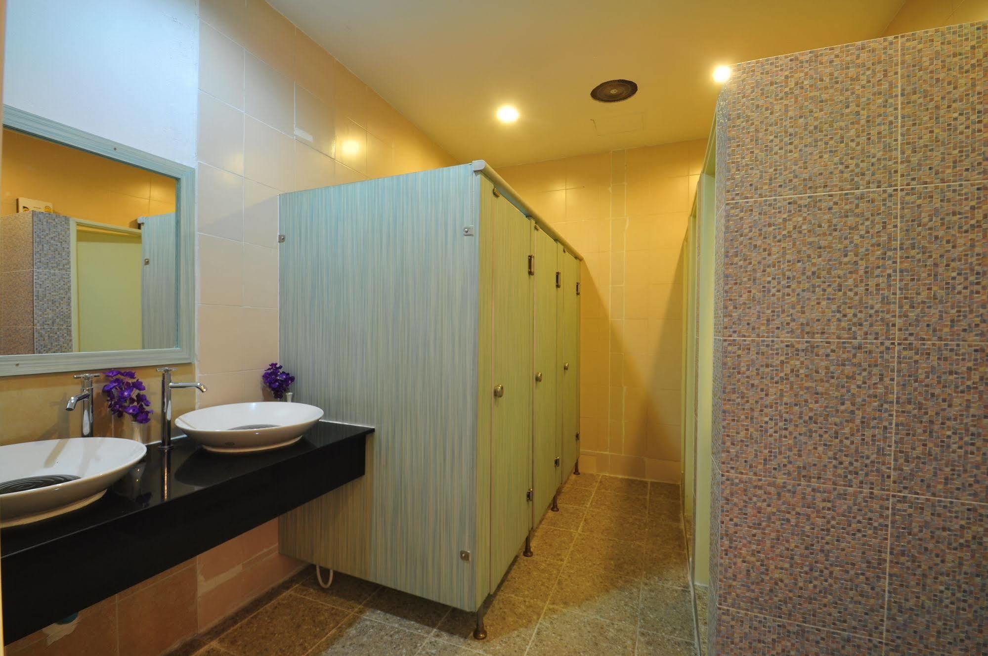 Orchid Hostel Бангкок Экстерьер фото